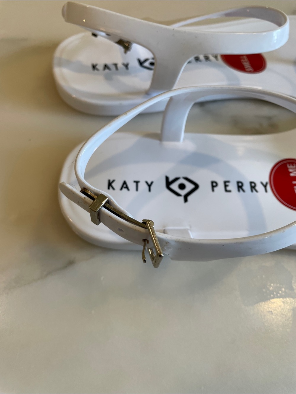 Katy Perry Collections White Jelly Sandals with Pink Shell Embellishments - Picture 4 of 6